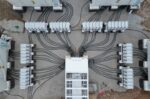 Όμιλος ΔΕΗ: Ξεκινά η κατασκευή σύγχρονου σταθμού μπαταριών (BESS) στο Αμύνταιο