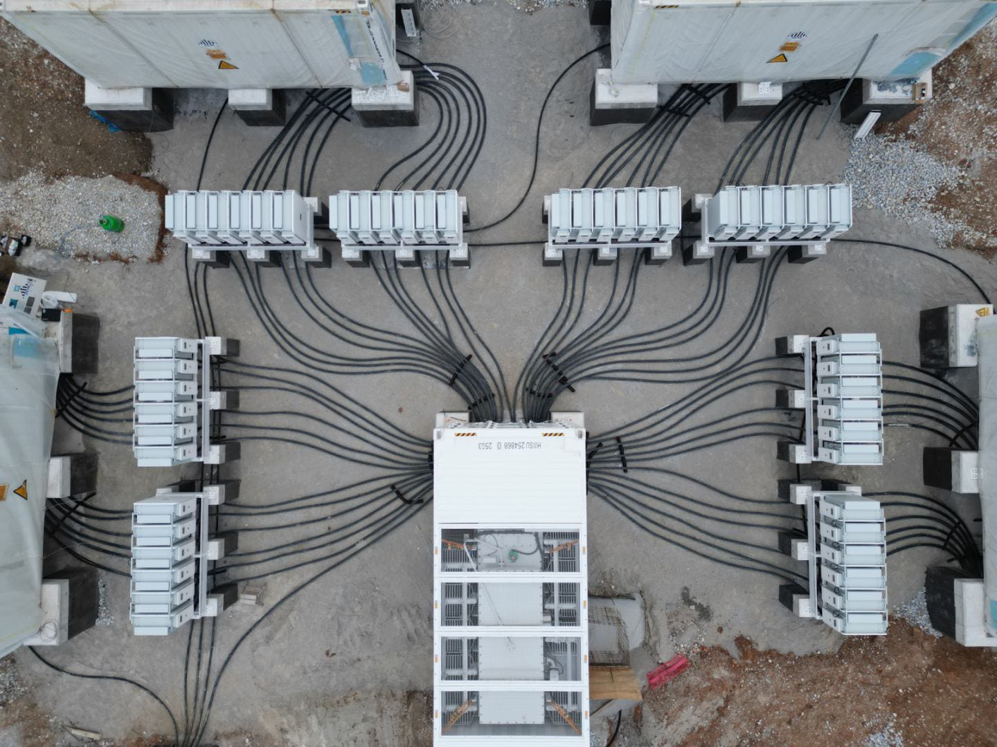 Όμιλος ΔΕΗ: Ξεκινά η κατασκευή σύγχρονου σταθμού μπαταριών (BESS) στο Αμύνταιο