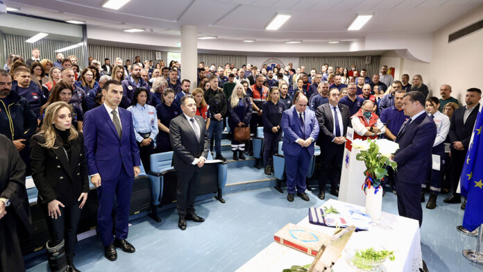 Στην υπηρεσία του ΕΚΑΒ άλλοι 158 διασώστες