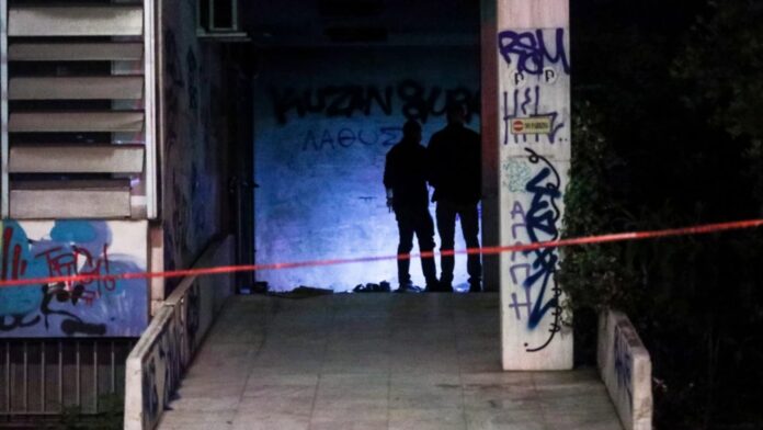 Βίντεο από τη στιγμή που οι κακοποιοί τοποθετούν γκαζάκια στο υπουργείο Αγροτικής Ανάπτυξης