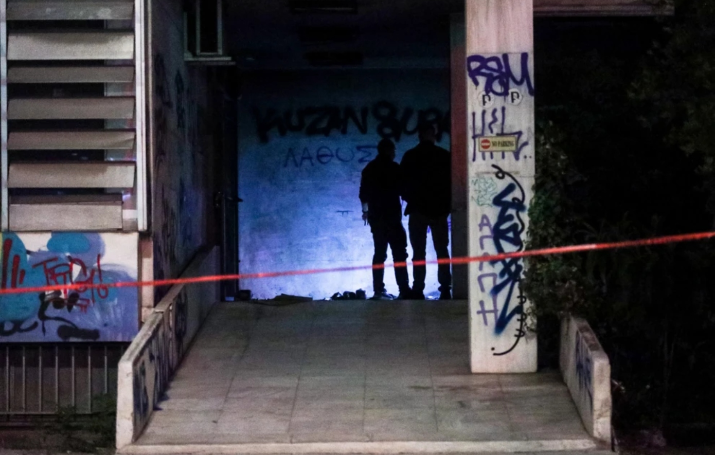 Βίντεο από τη στιγμή που οι κακοποιοί τοποθετούν γκαζάκια στο υπουργείο Αγροτικής Ανάπτυξης