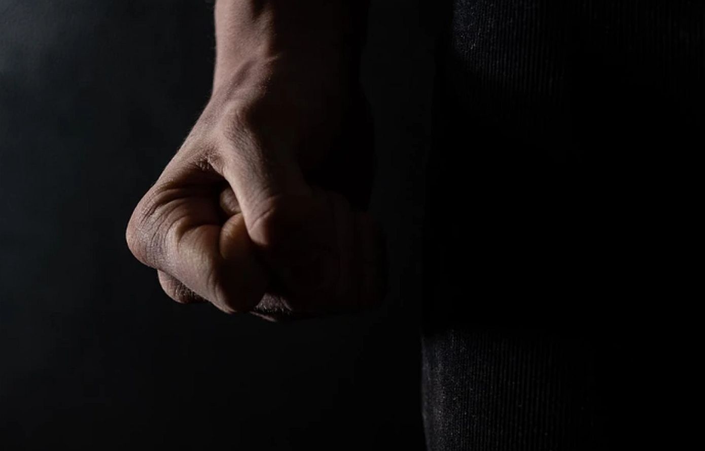 Βίαιος καυγάς γυναικών και επίθεση από σύζυγο – 56χρονη στο νοσοκομείο με τραύματα