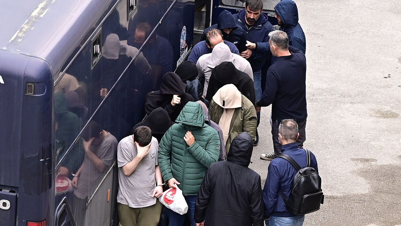 ΟΠΕΚΕΠΕ: Υπό κατ’ οίκον περιορισμό η σύζυγος του υποτιθέμενου αρχηγού – Αρνήθηκε κάθε κατηγορία
