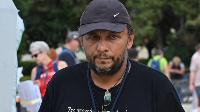 Ο Πάνος Ρούτσι ξανά στο Σύνταγμα, αρνείται νοσηλεία – Δήλωση γιατρών του απεργού πείνας