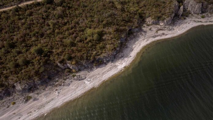 Η Μικρή Πρέσπα «χάνεται» – Μεγάλος κίνδυνος να γίνει ποτάμι