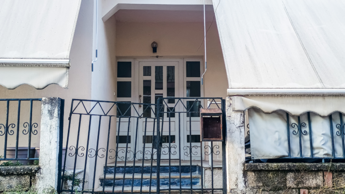 «Παρακολουθούσαμε τηλεόραση, σηκώθηκα και την έπνιξα» – Σοκάρει η αφήγηση του μητροκτόνου στα Τρίκαλα