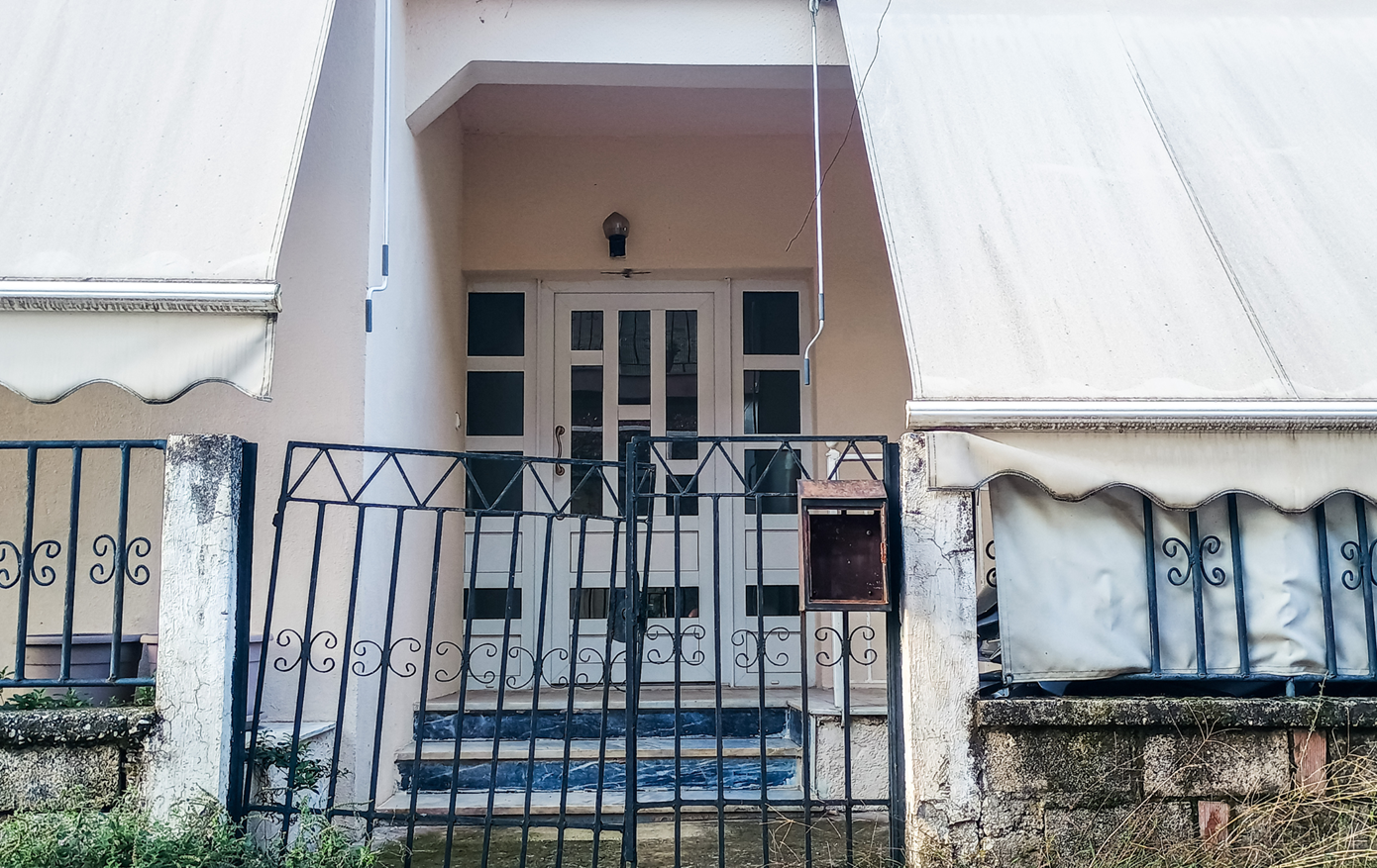 «Παρακολουθούσαμε τηλεόραση, σηκώθηκα και την έπνιξα» – Σοκάρει η αφήγηση του μητροκτόνου στα Τρίκαλα