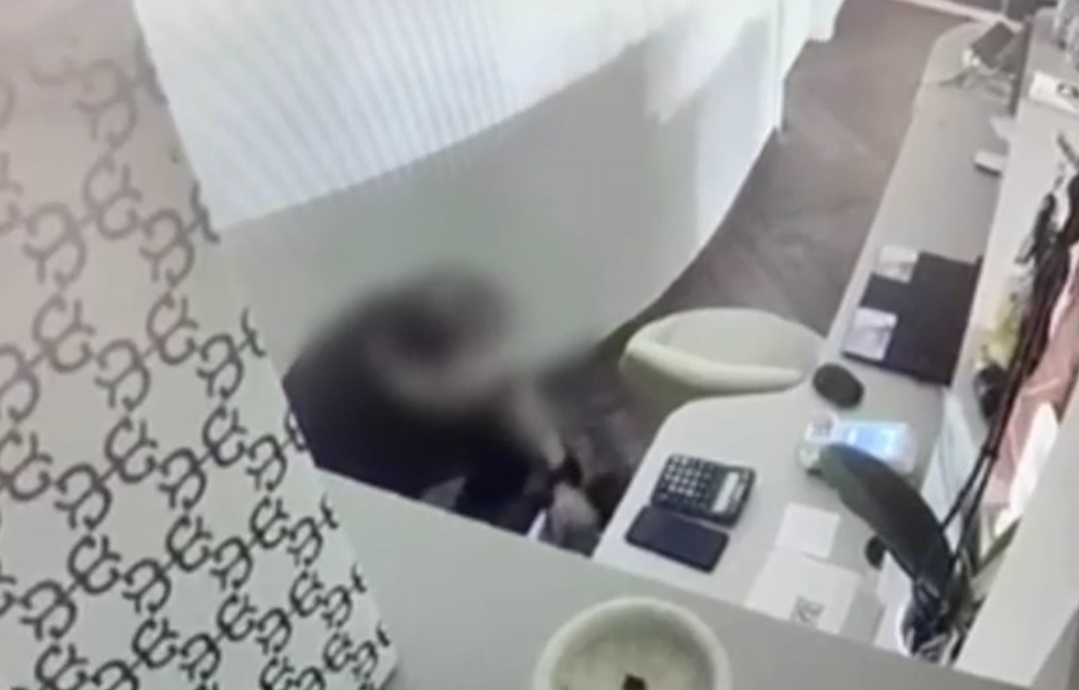 Συγκλονιστικό βίντεο από τη δράση του κλέφτη που «άδειαζε» μαγαζιά στο Κολωνάκι – Τι ανακαλύφθηκε στο σπίτι του