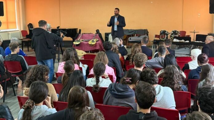 Περιφέρεια Στερεάς Ελλάδας: Νέα όργανα και ολοκλήρωση έργων στο Μουσικό Σχολείο Λαμίας