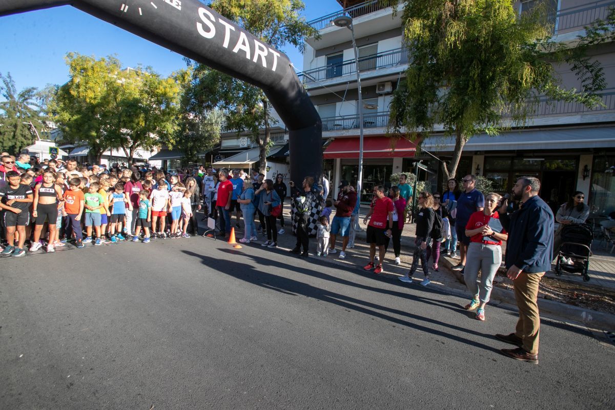 3ος «Λαϊκός Αγώνας Δρόμου»: Οι δρόμοι της Πετρούπολης πλημμύρισαν χαμόγελα