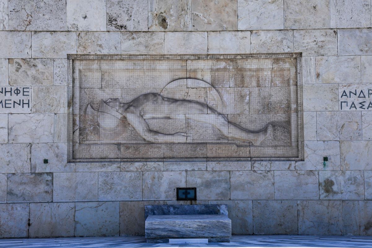 Σωματείο Εργαζομένων Δ. Αθηναίων: Αντίθετοι στην ανάθεση καθαριότητας του Μνημείου Αγνώστου Στρατιώτη