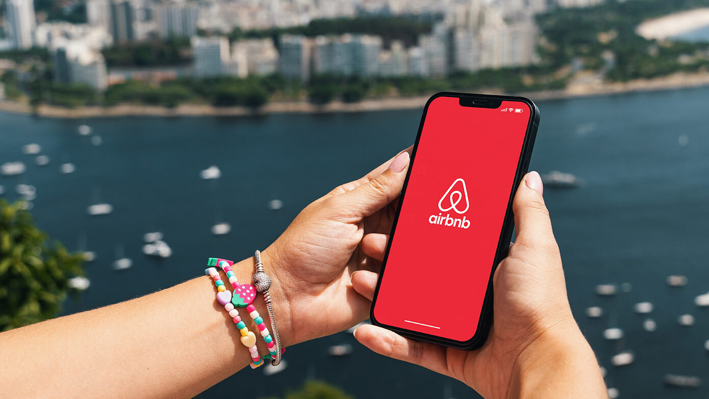 Airbnb στην Ελλάδα: Ρεκόρ σε καταλύματα και κλίνες – Αμετάβλητη η πληρότητα