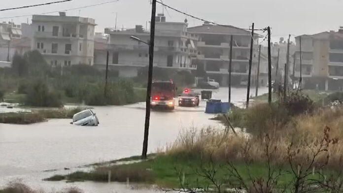 Σε χάος το Μεσολόγγι από τη σφοδρή κακοκαιρία – Ξυλοκόπησαν δημοτικό υπάλληλο που βρισκόταν «στην πρώτη γραμμή» αποκατάστασης