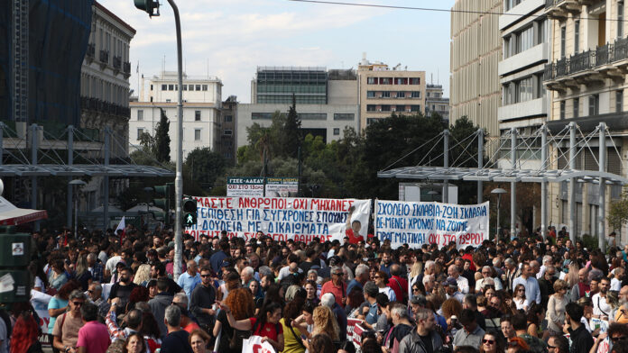 24ωρη απεργία: Οι διαδηλώσεις κορυφώνονται στο κέντρο της Αθήνας – Κλειστές η Πανεπιστημίου και η Σταδίου