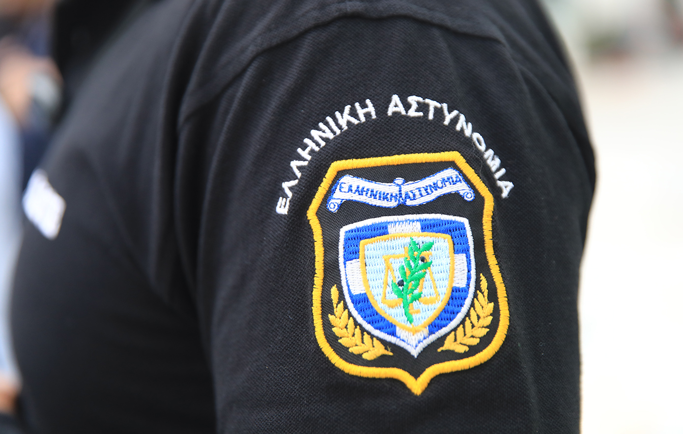 Εκτός υπηρεσίας αστυνομικός έσωσε γυναίκα στην Κρήτη από τον άντρα της – «Βοήθεια, θα με σκοτώσει»