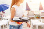 Νέο ρεκόρ στη μερική απασχόληση το καλοκαίρι – Το 50% των εργαζομένων σε τουρισμό και εστίαση με μειωμένο ωράριο