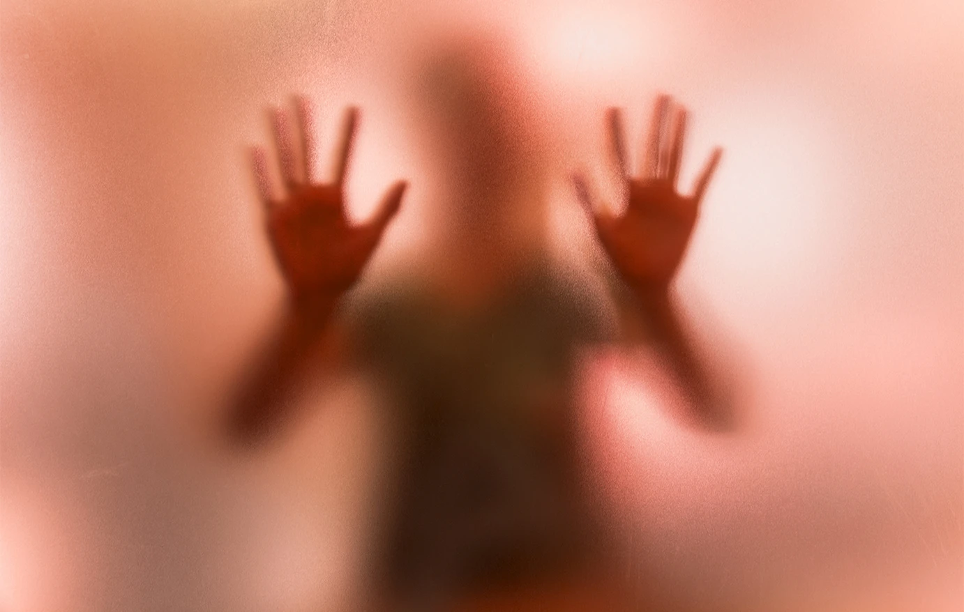 Βίαιος ξυλοδαρμός γυναίκας στο Κορωπί: «Την χτυπούσε και μου έλεγε ότι την γρατζούνισε το μωρό»