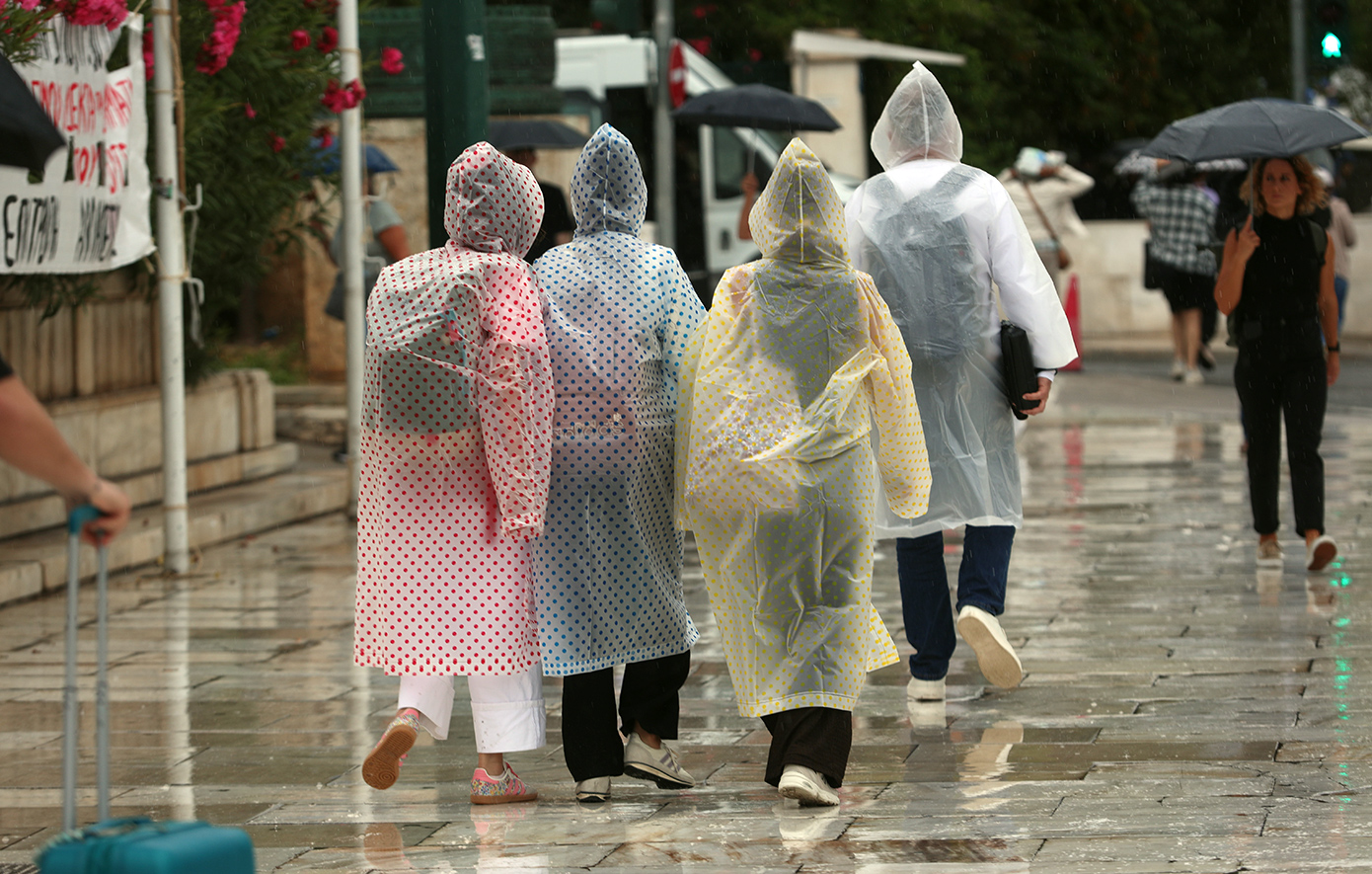 Διπλό πλήγμα από την κακοκαιρία: Πότε θα δεχτεί «σημαντικές βροχές» η Αττική – Πρόβλεψη για τον καιρό του Αγίου Δημητρίου