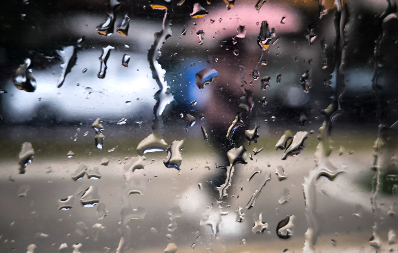 Καταιγίδες και ασυνήθιστα υψηλές θερμοκρασίες