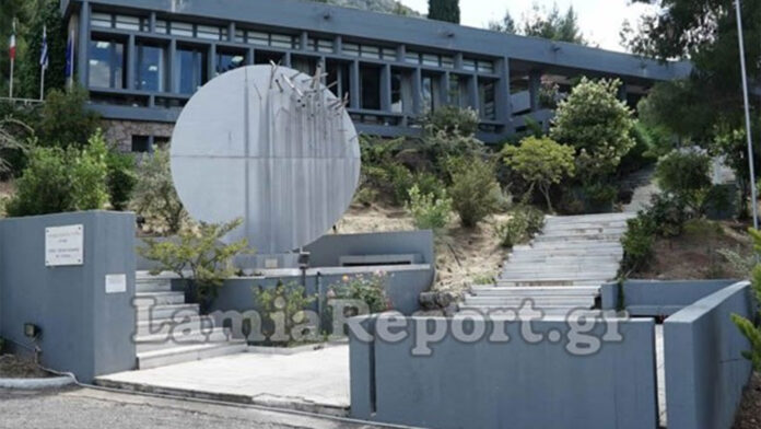 Πολωνοί επισκέπτες στοχοποίησαν τα αρχαία των Δελφών – Επιτέθηκαν σε φύλακα για να ξεφύγουν