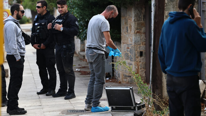 Συγκλονίζει ο αυτόπτης μάρτυρας της δολοφονικής απόπειρας στη Δροσιά – «Ο δράστης έφυγε ψύχραιμος, αναζητούσε το θύμα για να το τελειώσει»