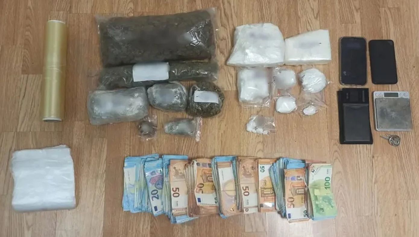 Συνελήφθη 47χρονος για διακίνηση ναρκωτικών στη Νέα Μάκρη – Κοκαΐνη κρυμμένη σε κοτέτσι