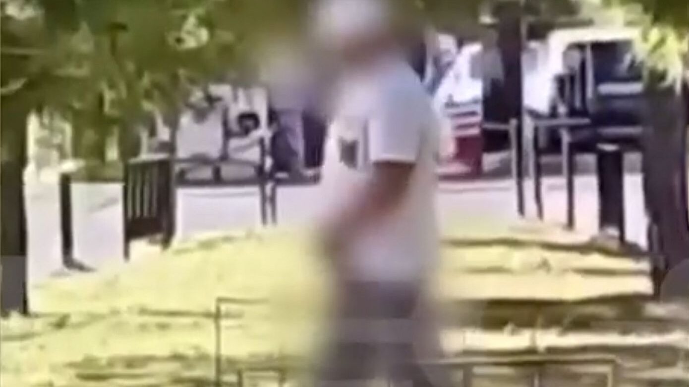 “Επιδειξίας στη Θεσσαλονίκη τρομοκρατεί γυναίκες και τις απειλεί με βιασμό αν ενημερώσουν την Αστυνομία – Σοκάρουν οι μαρτυρίες”