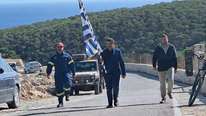 Γαύδος: Παρέλαση χωρίς μαθητές – Οι κάτοικοι σήκωσαν τη σημαία