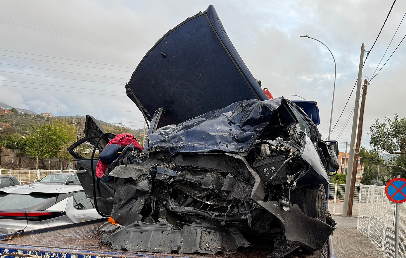 Αυτοκίνητο εισέβαλε στο αντίθετο ρεύμα και προκάλεσε φρικτό τροχαίο δυστύχημα στις Αφίδνες – Συγκλονιστικές οι εικόνες