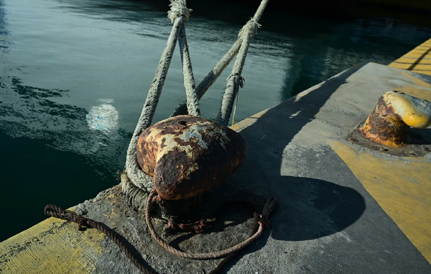 Τραυματίστηκε 9χρονο αγόρι στο λιμάνι της Αίγινας όταν ανασηκώθηκε ο καταπέλτης του πλοίου