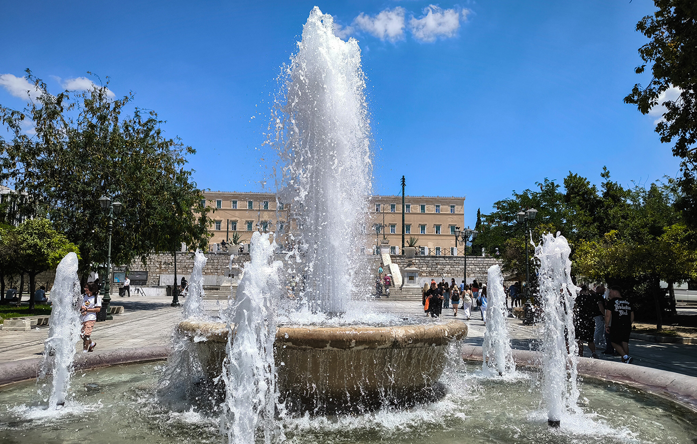 Καιρός: Ασυνήθιστα υψηλές θερμοκρασίες για την εποχή – Λαμπερή ηλιοφάνεια παντού στη χώρα