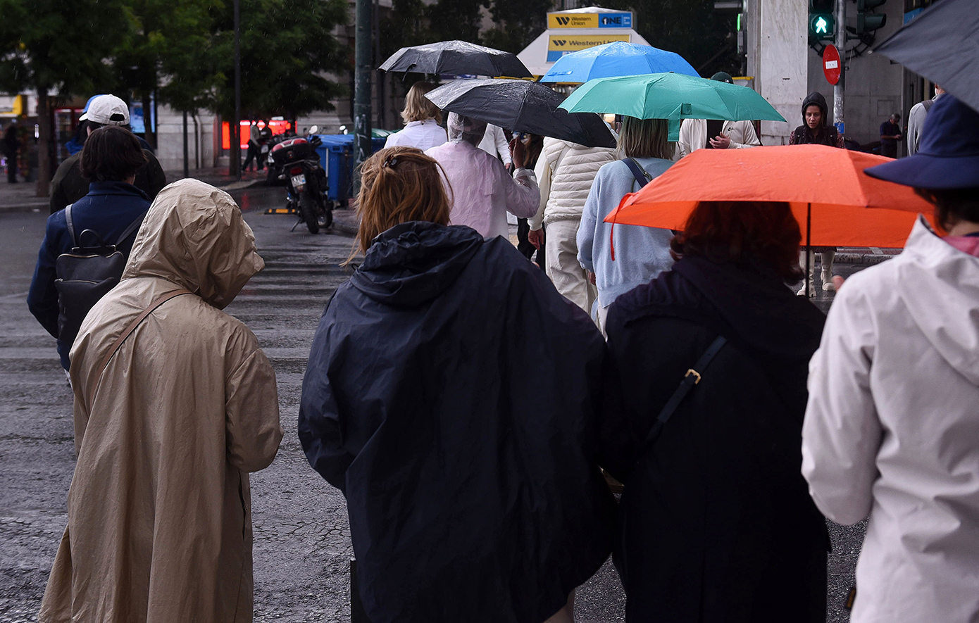 Βροχές, καταιγίδες και ψύχος – Δύο συνεχόμενα κύματα κακοκαιρίας θα πλήξουν τη χώρα – Μεταβάλλεται το σκηνικό του καιρού