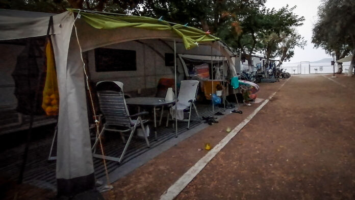 Αστυνομικοί κοντά στη σύλληψη του δράστη του διπλού φονικού σε κάμπινγκ στη Φοινικούντα: «Πολύ σύντομα θα τον εντοπίσουν»