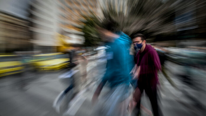 Συναγερμός για την αύξηση της γρίπης και του κορονοϊού – Ποια είναι η αλήθεια για τα εμβόλια