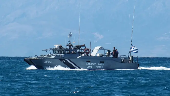Τεράστια ποσότητα ναρκωτικών βρέθηκε σε μισοβυθισμένο σκάφος στην Ηγουμενίτσα – Συνελήφθη 50χρονος άνδρας