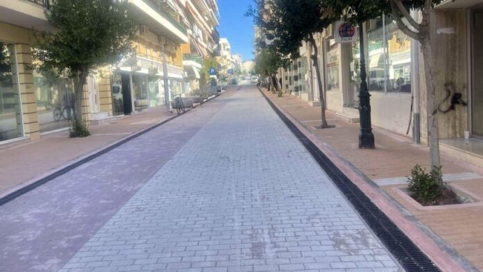 Οι εργασίες για το Open Mall Λουτρακίου προχωρούν δυναμικά