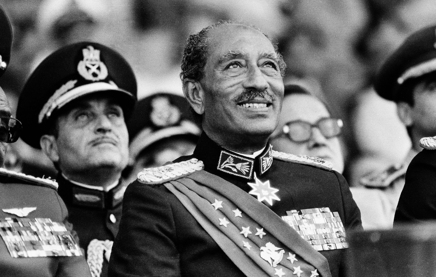 Σαν σήμερα 6 Οκτωβρίου: Η δολοφονία του Ανουάρ Σαντάτ – Ο ηγέτης που θυσίασε τη ζωή του για την ειρήνη με το Ισραήλ