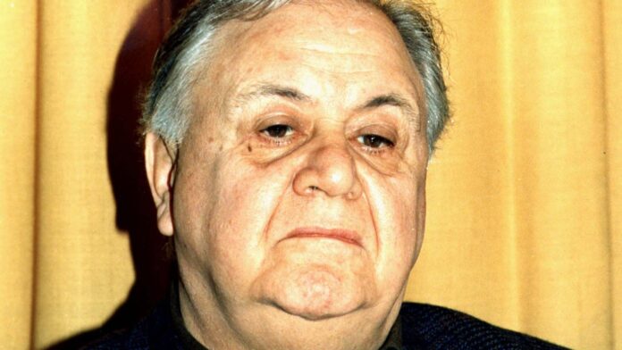 Σαν σήμερα 23 Οκτωβρίου: 100 χρόνια από τη γέννηση του Μάνου Χατζιδάκι – Όταν ερμήνευσε λογοκριμένο στίχο του Σαββόπουλου