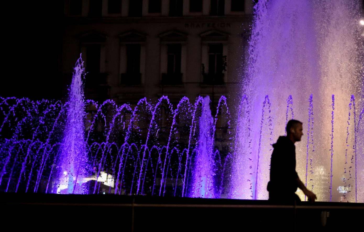 Πόσο ασφαλείς νιώθουν οι Ευρωπαίοι όταν περπατούν μόνοι τη νύχτα; – Το μεγάλο χάσμα ανδρών και γυναικών στην Ελλάδα