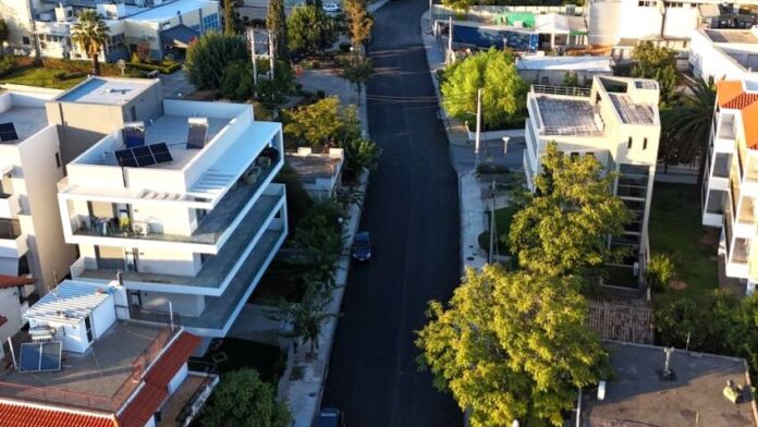 Φρέσκες ασφαλτοστρώσεις σε περιοχές του Δ. Αμαρουσίου