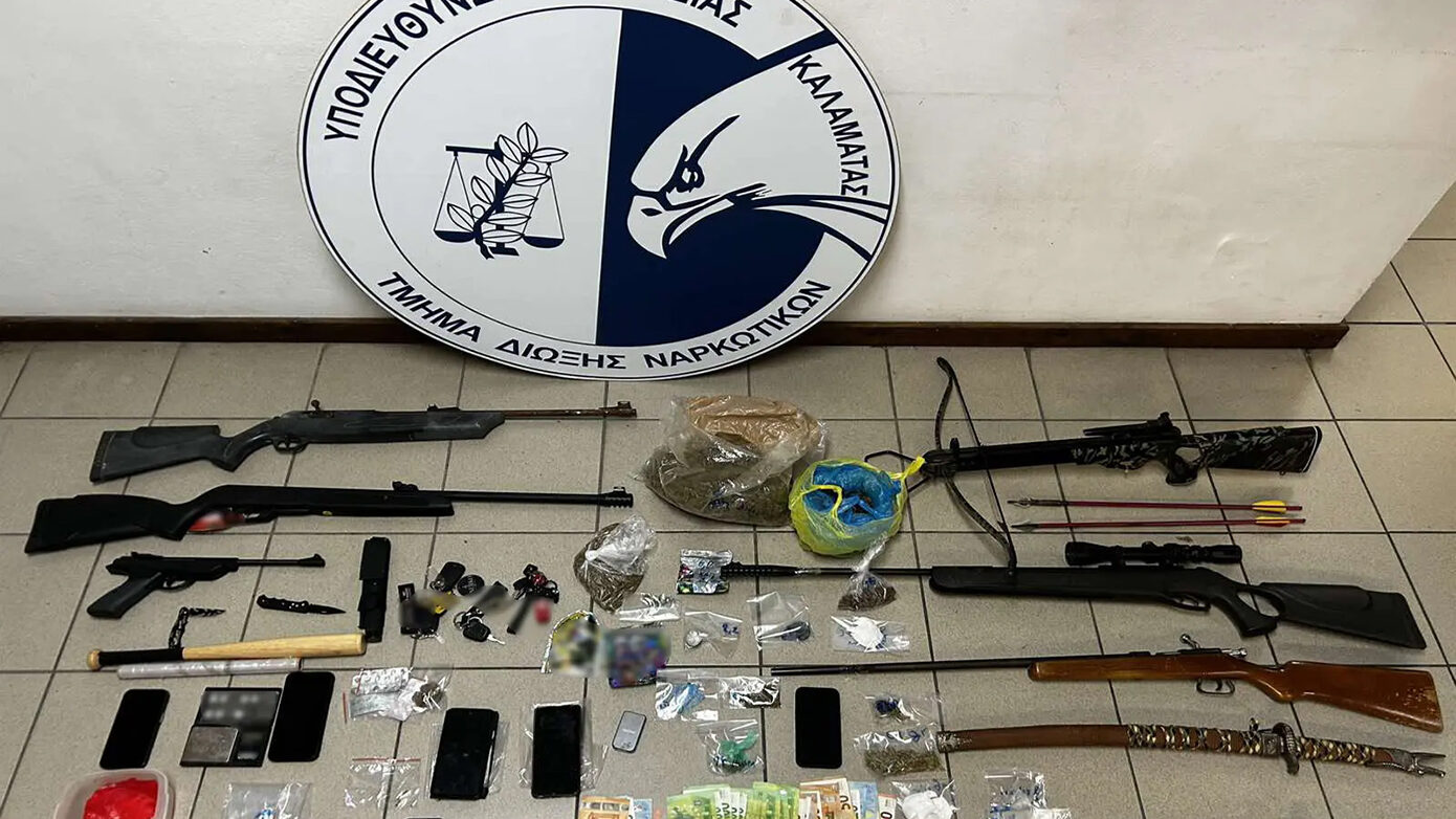 Σύλληψη εγκληματικής συμμορίας στον Δήμο Πύλου – Ανακαλύφθηκαν όπλα, βαλλίστρες και σπαθιά