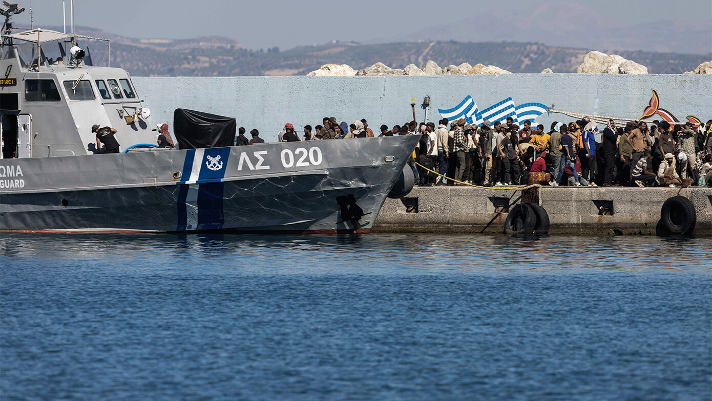 Σωτηρία 17 ναυαγών αλλοδαπών κοντά στη Λέσβο – Μία γυναίκα βρέθηκε νεκρή
