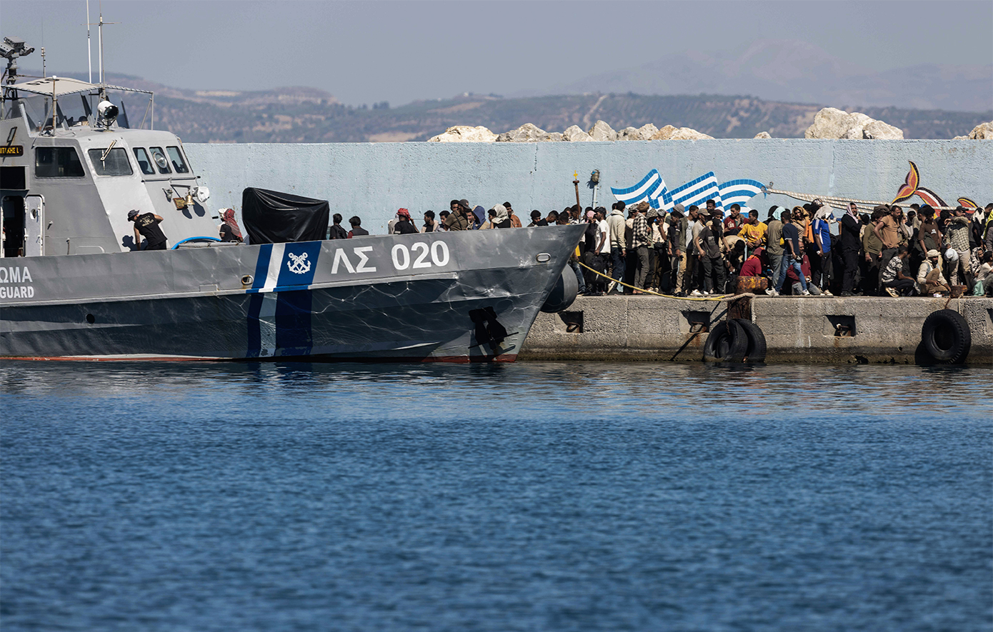 Σωτηρία 17 ναυαγών αλλοδαπών κοντά στη Λέσβο – Μία γυναίκα βρέθηκε νεκρή