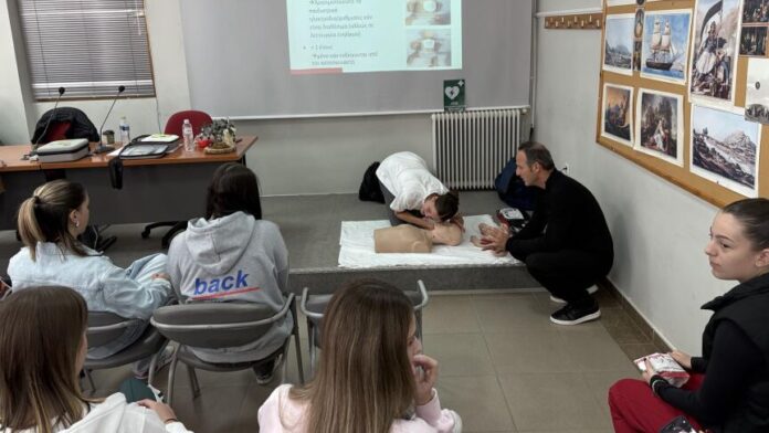 Μαθητές Εκπαιδεύονται στις Πρώτες Βοήθειες από τον Δήμο Μετεώρων