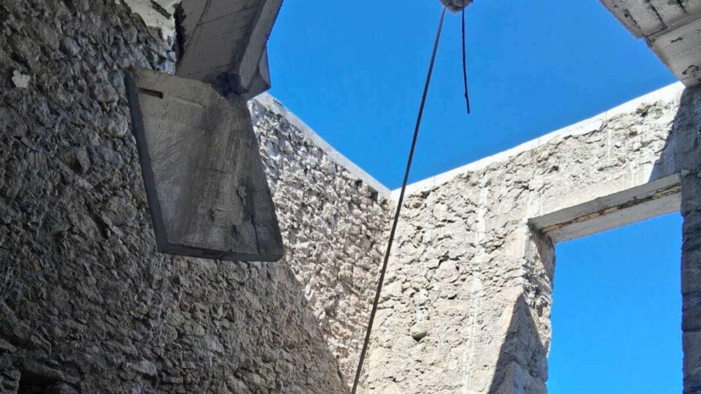 Δραματικό περιστατικό στον Μυλοπόταμο: 63χρονος χάνει τη ζωή του σε πτώση – Κατέρρευσε η οροφή κάτω από τα πόδια του