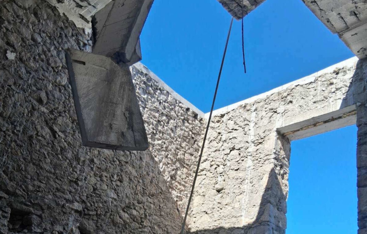 Δραματικό περιστατικό στον Μυλοπόταμο: 63χρονος χάνει τη ζωή του σε πτώση – Κατέρρευσε η οροφή κάτω από τα πόδια του