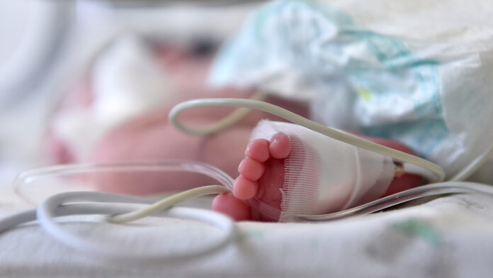 Βρέφος αναίσθητο σε διαμέρισμα Αχαρνών – Εισέπνευσε ναρκωτικά και νοσηλεύεται διασωληνωμένο