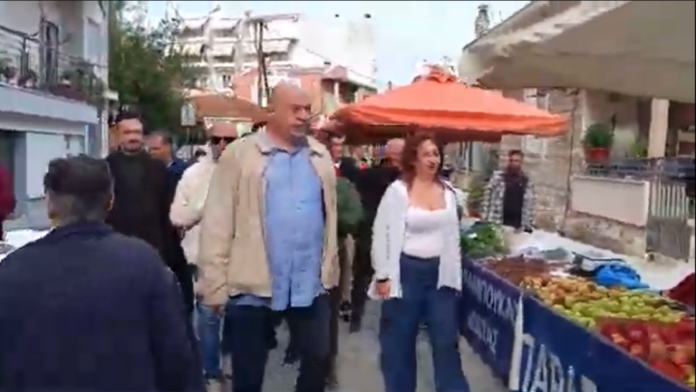 Ο Δήμαρχος Βόλου, Αχ. Μπέος, περιηγήθηκε στη λαϊκή αγορά της Τετάρτης