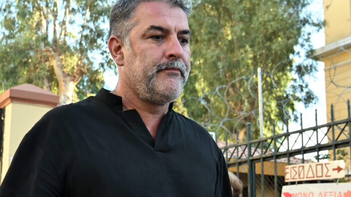 «Ανοησίες», δηλώνει κάτοικος της Φιλοθέης για το σημείωμα που φέρεται να άφησε ο Βασίλης Μπισμπίκης – Το νέο βίντεο και οι αποκαλύψεις