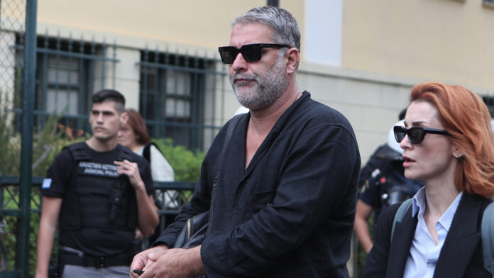 Νομική ομάδα Βασίλη Μπισμπίκη: «Ευχαριστημένοι – Υπήρχε πιθανότητα φυλάκισης για το αδίκημα»